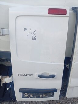 RENAULT TRAFIC 3 RV 2018 ZADNÍ DVEŘE KOMPLETNÍ NASTROJENÉ - 6