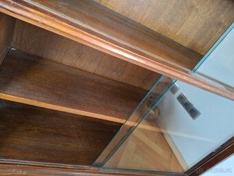 Vitrína, knihovna z masivu, po babičce - 6