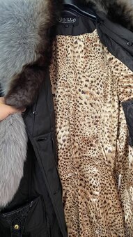 Zimní kabát s kožešinovým límcem - 6