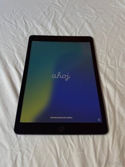 Apple iPad 7. generace – 32 GB, Wi-Fi + Cellular - 6