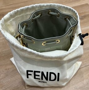 👜 Prodám ikonickou Fendi Mon Tresor kabelku – limitovaná ed - 6