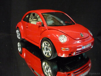 Volkswagen New Beetle VW Bburago 1/18 - 6