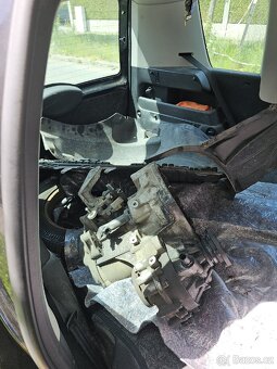 Prodám skoda roomster 1.4 nafta na náhradní díly - 6