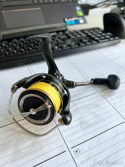 Prodám kvalitní naviják DAIWA Ballistic G LT 4000D-C - 6