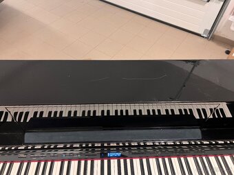 Digitální piano Roland LX7 s židlí a sluchátky - 6