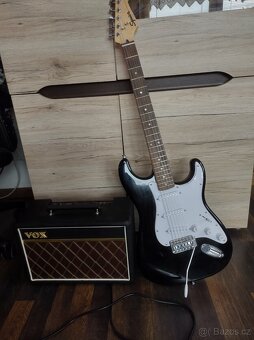 Kytara Fender Stratocaster Squier + kombo Vox - 6