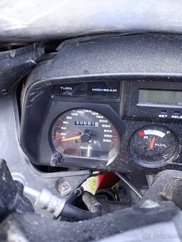 Suzuki GSX 1100 F - 6