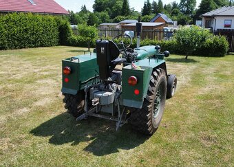 Traktor a valník domácí výroby. - 6