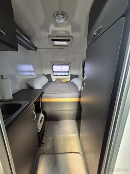 Zánovní malý lehký karavan 750 kg - 6