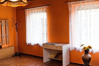 Patrový dům na vesnici-pozemek 1150 m2 - 6