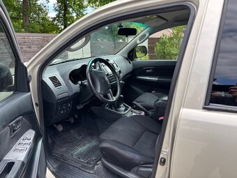 Toyota Hilux 3.0 4x4 manuál - 6
