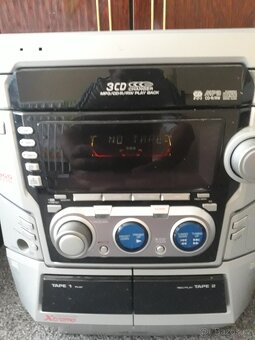 HIFI VĚŽ S REPRODUKTORY ZN. SONY 220 V. - 6