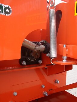 Štěpkovač WC-8 za traktor,  spolehlivý pomocník na dřevo - 6