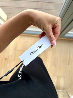 CALVIN KLEIN ČERNÉ ŠATY - 6