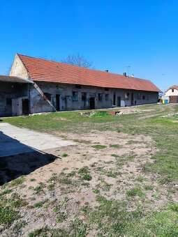 Nabízíme zemědělskou usedlost s 2 RD - 6