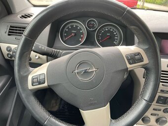 Opel Astra 1 6i benzín kombi - 6