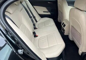 Prodám Jaguar XE 2,0 D 120kw r.v 2017 - 6