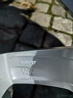 Prodám orig alu 15 Seat Ibiza 5x100 ET 38 zimní pneu - 6