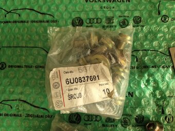 šroub pantu dveří Škoda Felicia 6U0837691 - 6