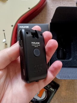 Prodám elektrickou kytaru Aria STG ve výborném stavu - sada - 6