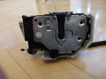 Bravo - Zámek centrálu zadní levý L od r.v. 2006-2014 - 6