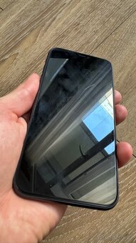 Prodám měsíc používaný IPhone 11  100% baterie. - 6