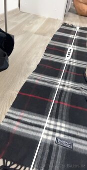 Burberry šála - černá - 6