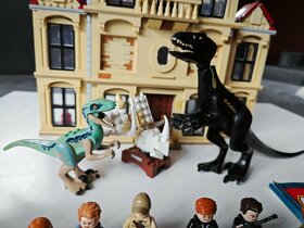 LEGO Jurassic World 75930 Řádění Indoraptora - 6