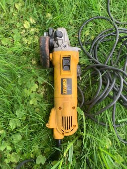 bruska dewalt D 28141 , 1400w, poškozená - 6
