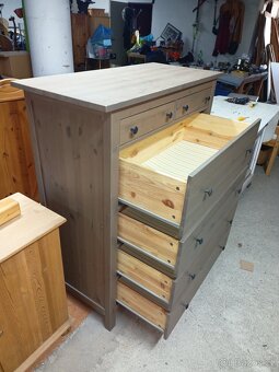 Prodám hezkou komodu IKEA HEMNES z masivu - 6