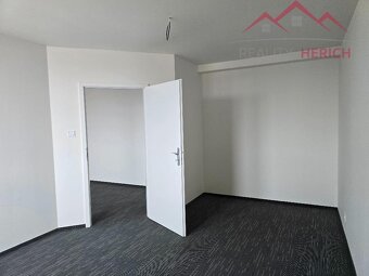 Pronájem bytu 2+kk, rekonstrukce, 50 m2, Žižkovo náměstí - A - 6