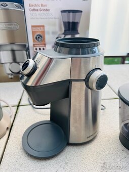 PÁKOVÝ KÁVOVAR DELONGHI + MLÝNEK NA KAFE - 6