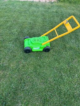 Dětské plastové zahradní kolečko a sekačka - 6
