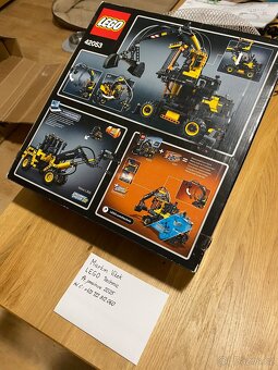 LEGO Technic 42053 Volvo EW 160E - 6