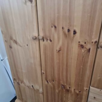 Krásná vysoká šatní skříň v masivu z Borovice výška 225 cm - 6