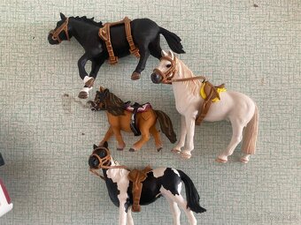 Schleich koně 70-80 Kč ,postavy 70 - 6