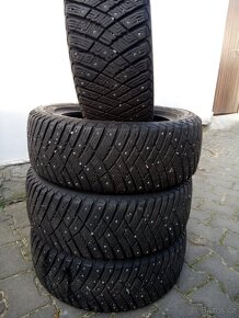 Zimní pneu 205/55 R16 s hroty Good Year - 6