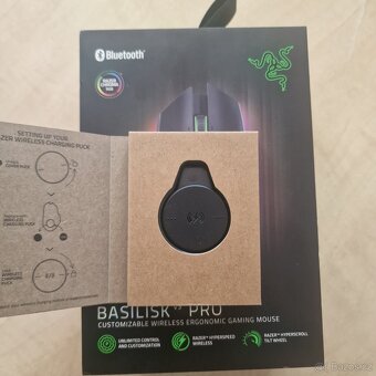 Razer BASILISK V3 Pro + WIRELESS CHARGING PUCK - 6