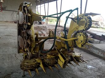 Sklízecí řezačka John Deere 8300i - 6