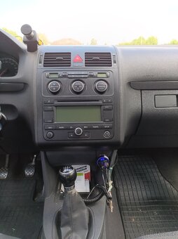 Volkswagen Touran - 6