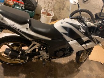 Honda cbr125r 4000 km najeto - 6