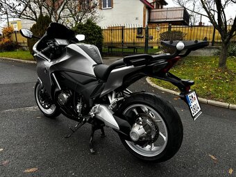 Honda VFR 1200F - 6