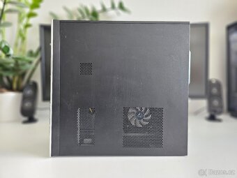 Kancelářský PC s monitorem - AMD, 6GB RAM, SSD - 6