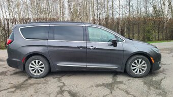 Chrysler Pacifica Touring L - 6