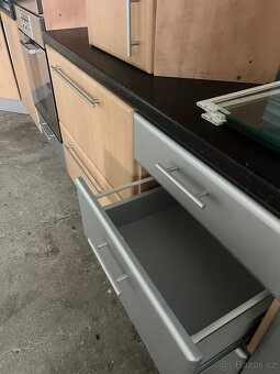 Kuchyn se všemi spotřebiči - 6