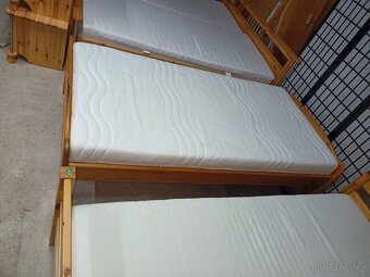 Prodám hezkou postel z masivu 100 x 200 cm - 6