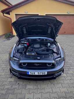 Ford mustang GT 5.0 manuál - 6
