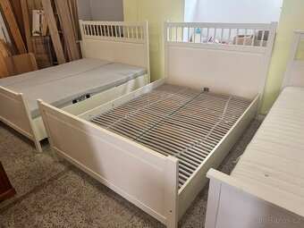 Hezká bílá postel-letiště IKEA HEMNES 140x200 - 6