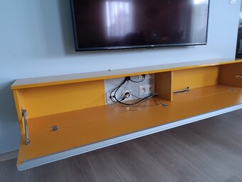 Obývací stěna IKEA Besta, žlutá, vysoký lesk, TOP stav - 6