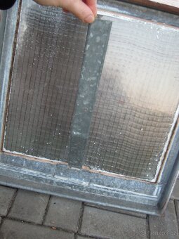 Střešní výlezové okno - výlez ke komínu - 6